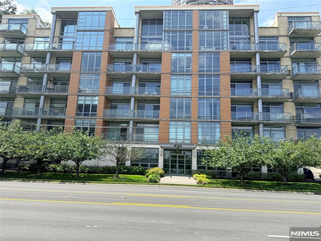 8125 River Road C3, North Bergen, NJ 07047