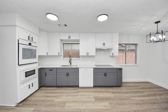 18319 Cape Bahamas Lane, Houston, TX 77058