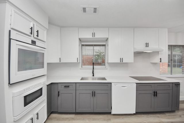 18319 Cape Bahamas Lane, Houston, TX 77058