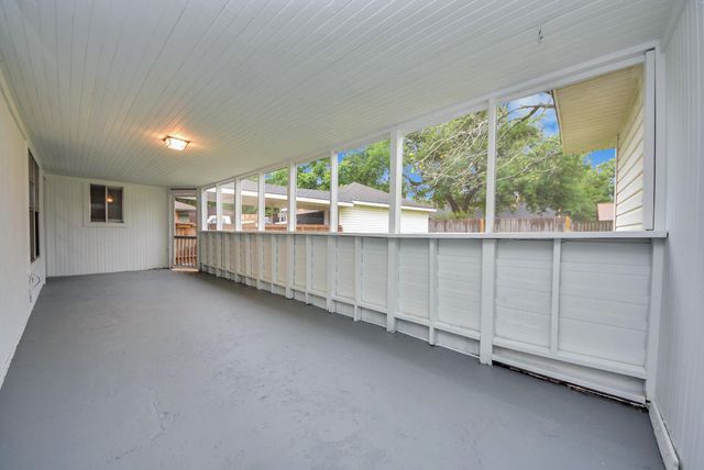 18319 Cape Bahamas Lane, Houston, TX 77058