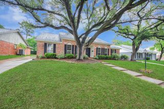 18319 Cape Bahamas Lane, Houston, TX 77058