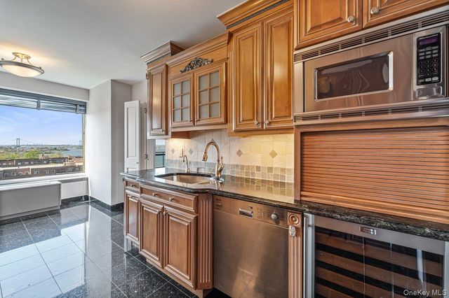 166-25 Powells Cove Boulevard 15D, Beechhurst, NY 11357