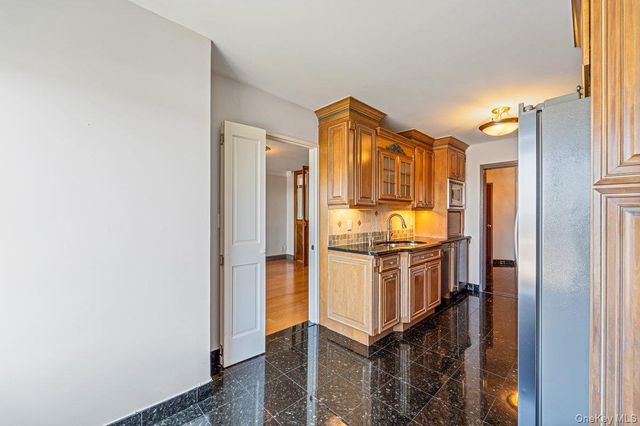 166-25 Powells Cove Boulevard 15D, Beechhurst, NY 11357