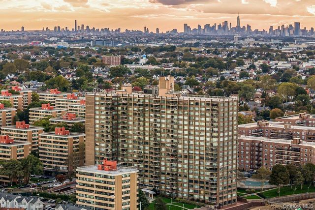 166-25 Powells Cove Boulevard 15D, Beechhurst, NY 11357
