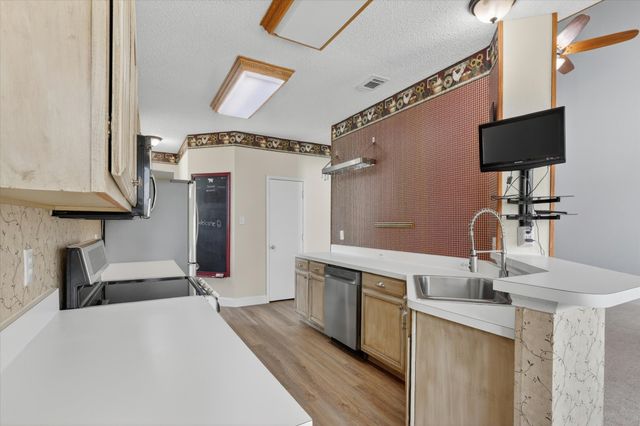 211 Milton Drive, Arlington, TX 76002