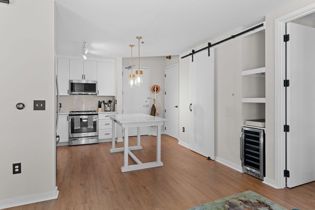 600 12th Ave S Apt 706, Nashville, TN 37203