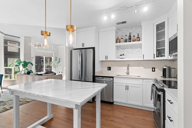 600 12th Ave S Apt 706, Nashville, TN 37203