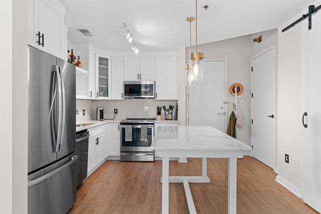 600 12th Ave S Apt 706, Nashville, TN 37203