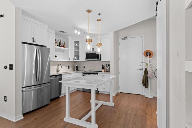 600 12th Ave S Apt 706, Nashville, TN 37203