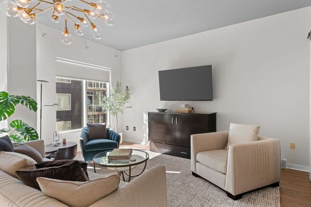 600 12th Ave S Apt 706, Nashville, TN 37203