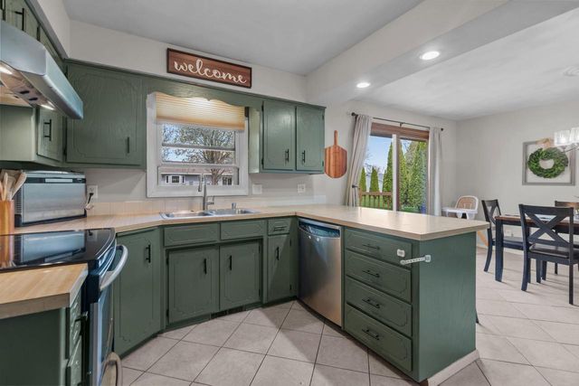 3008 E KILLDEER LANE, Appleton, WI 54915