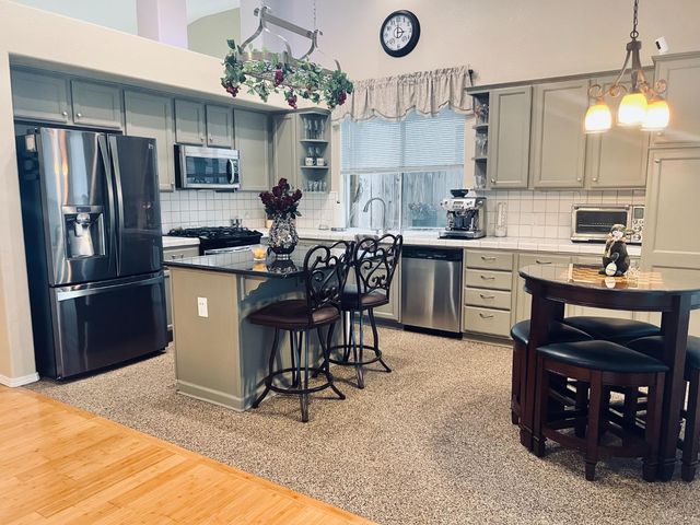 2265 E Utah Avenue, Fresno, CA 93720