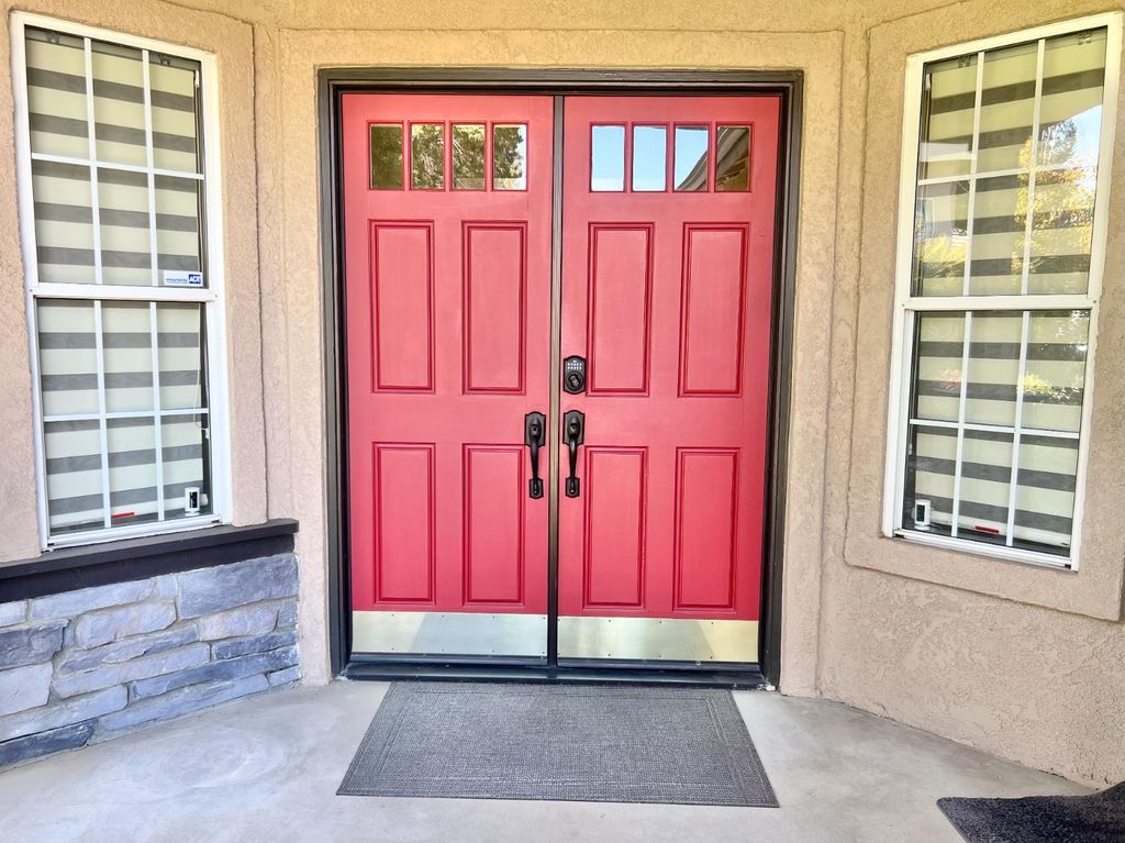 Image 5 of property listing at 2265 E Utah Avenue, Fresno, CA 93720