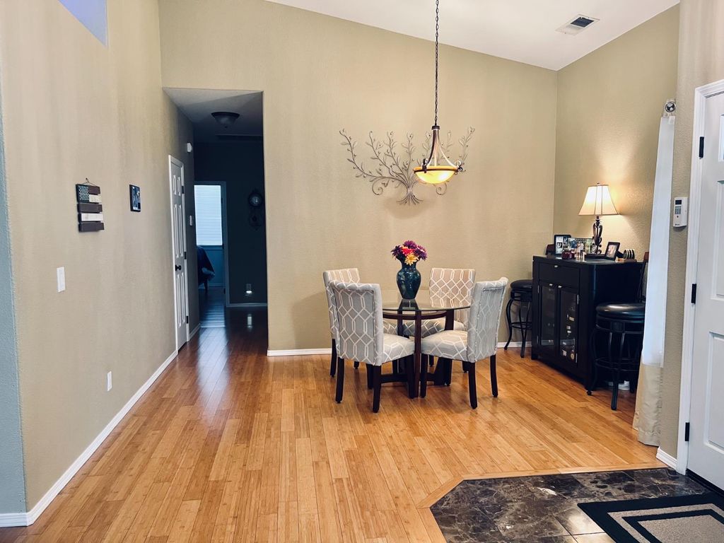 Image 6 of property listing at 2265 E Utah Avenue, Fresno, CA 93720