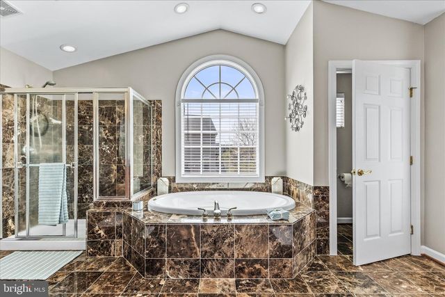 40 FAWN HILL RD, Hanover, PA 17331