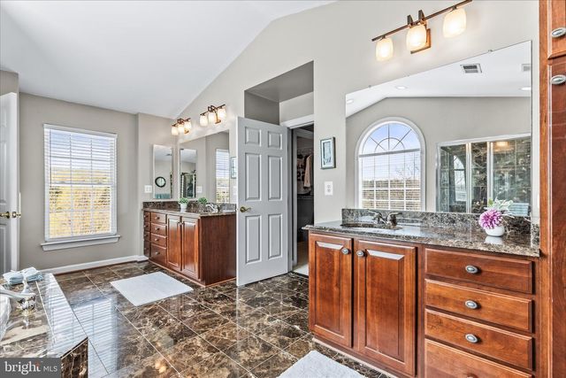 40 FAWN HILL RD, Hanover, PA 17331