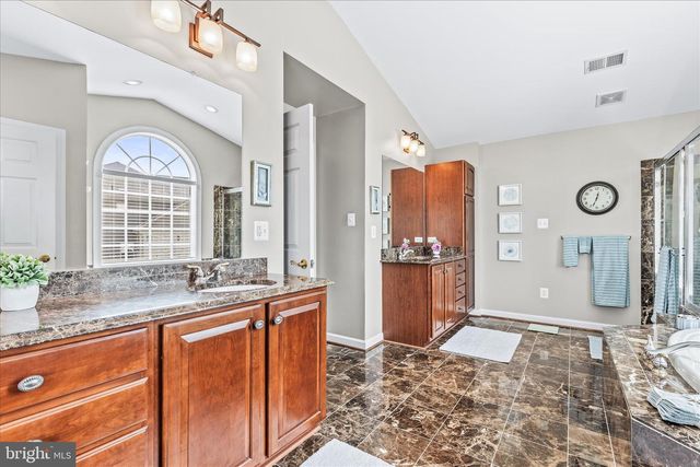 40 FAWN HILL RD, Hanover, PA 17331
