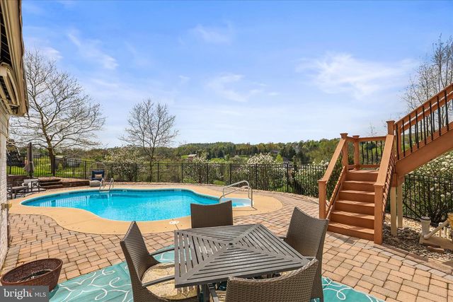 40 FAWN HILL RD, Hanover, PA 17331