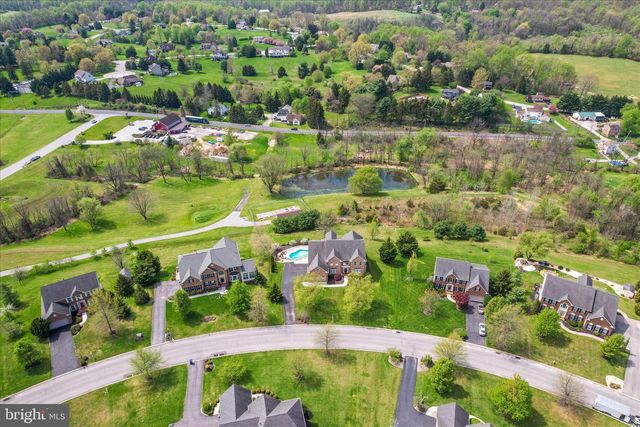 40 FAWN HILL RD, Hanover, PA 17331