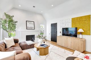 1363 S Curson Avenue, Los Angeles, CA 90019