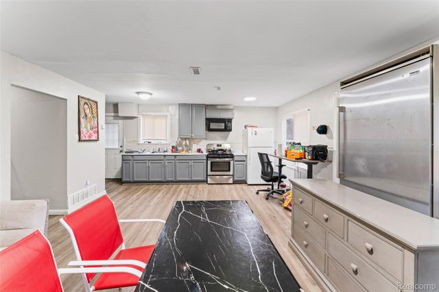 1444 S Liddesdale Street, Detroit, MI 48217