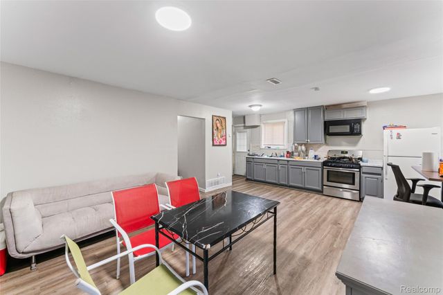 1444 S Liddesdale Street, Detroit, MI 48217