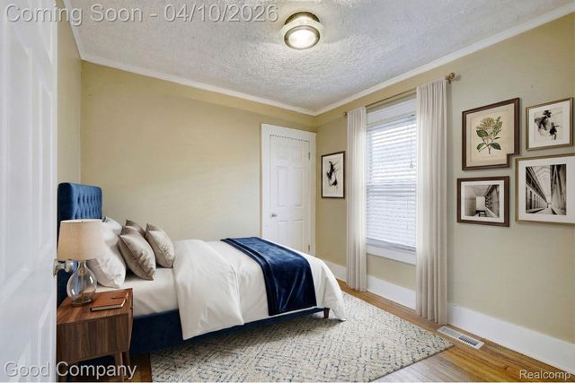 502 E LEWISTON Avenue, Ferndale, MI 48220
