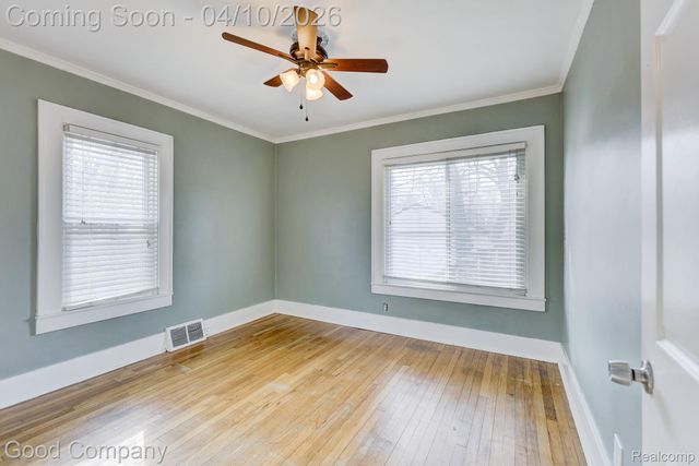 502 E LEWISTON Avenue, Ferndale, MI 48220