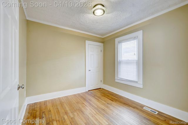 502 E LEWISTON Avenue, Ferndale, MI 48220