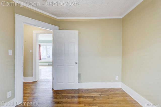 502 E LEWISTON Avenue, Ferndale, MI 48220