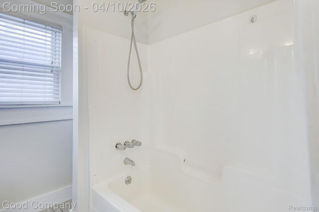 502 E LEWISTON Avenue, Ferndale, MI 48220