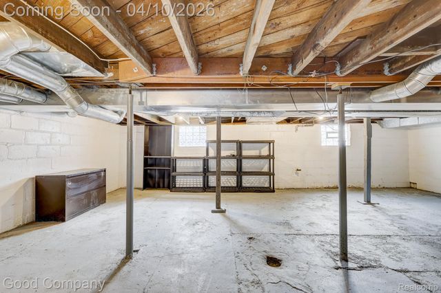 502 E LEWISTON Avenue, Ferndale, MI 48220
