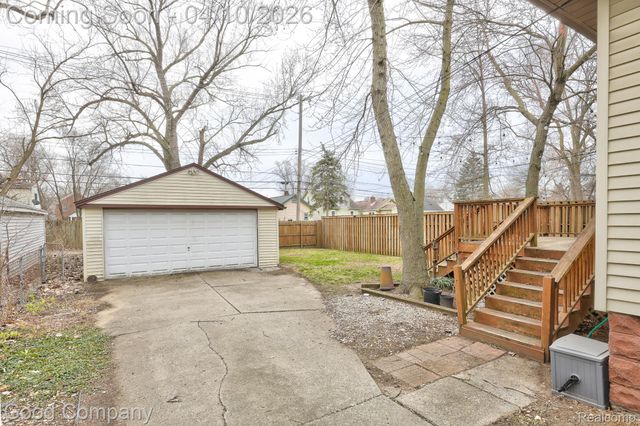 502 E LEWISTON Avenue, Ferndale, MI 48220