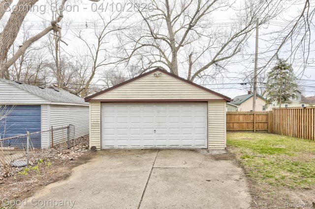 502 E LEWISTON Avenue, Ferndale, MI 48220