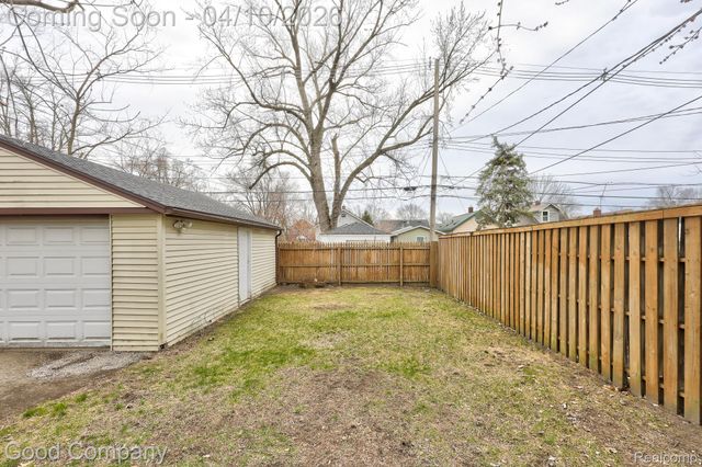 502 E LEWISTON Avenue, Ferndale, MI 48220