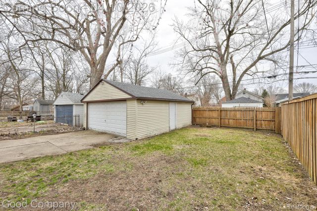 502 E LEWISTON Avenue, Ferndale, MI 48220