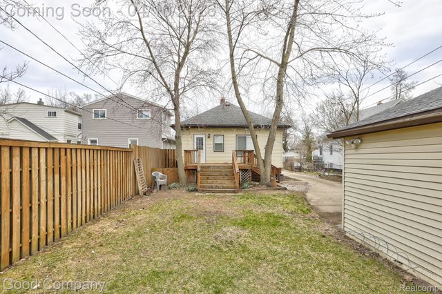 502 E LEWISTON Avenue, Ferndale, MI 48220
