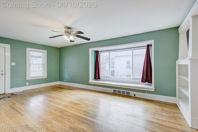 502 E LEWISTON Avenue, Ferndale, MI 48220