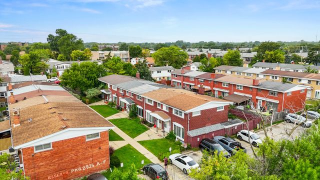 8929 Robin Drive D, Des Plaines, IL 60016