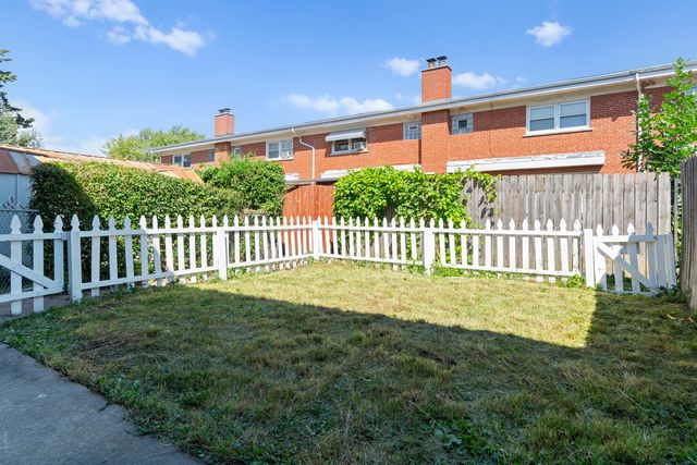 8929 Robin Drive D, Des Plaines, IL 60016