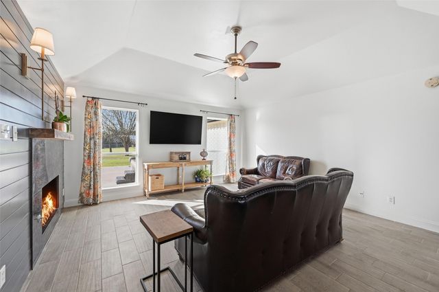 2240 Cottonwood Court, Midlothian, TX 76065