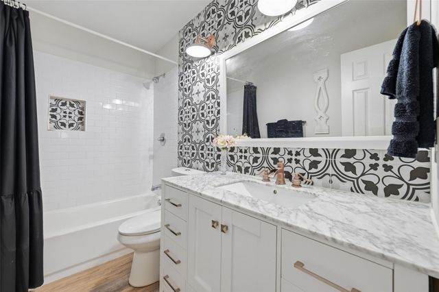 2240 Cottonwood Court, Midlothian, TX 76065