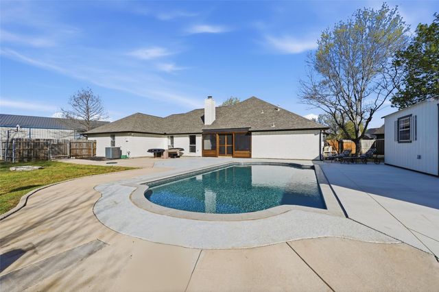 2240 Cottonwood Court, Midlothian, TX 76065