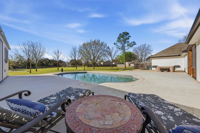 2240 Cottonwood Court, Midlothian, TX 76065