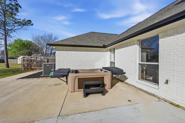 2240 Cottonwood Court, Midlothian, TX 76065