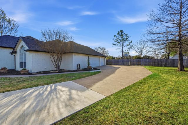 2240 Cottonwood Court, Midlothian, TX 76065