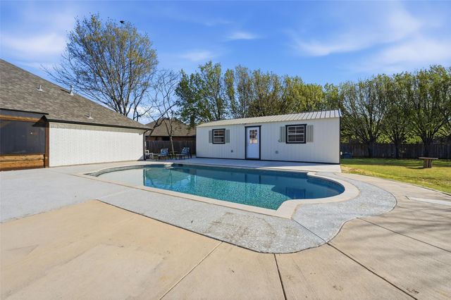 2240 Cottonwood Court, Midlothian, TX 76065