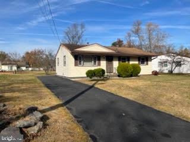 416 MAGNOLIA RD, Mount Laurel, NJ 08054