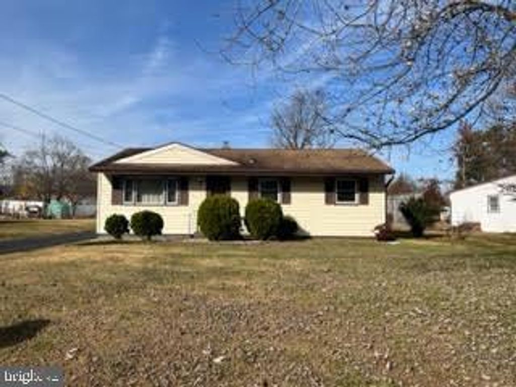 416 MAGNOLIA RD, Mount Laurel, NJ 08054