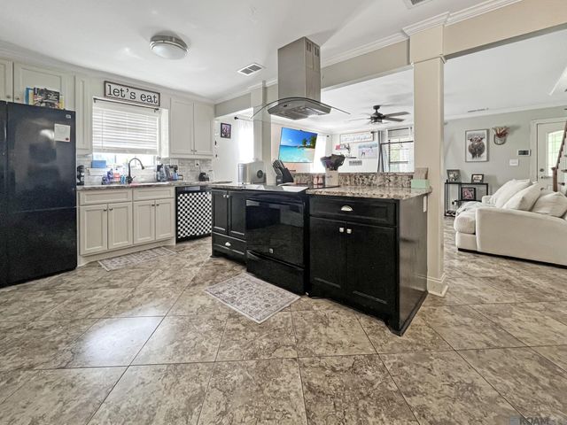 13680 Hartman Ln, Walker, LA 70785